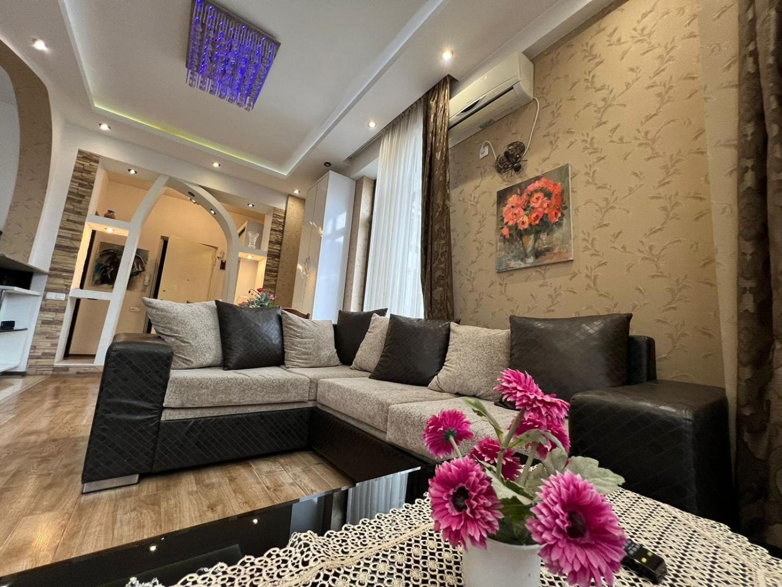Cozy Apartment In The City Center Mtatsminda Tbilisi Exterior photo