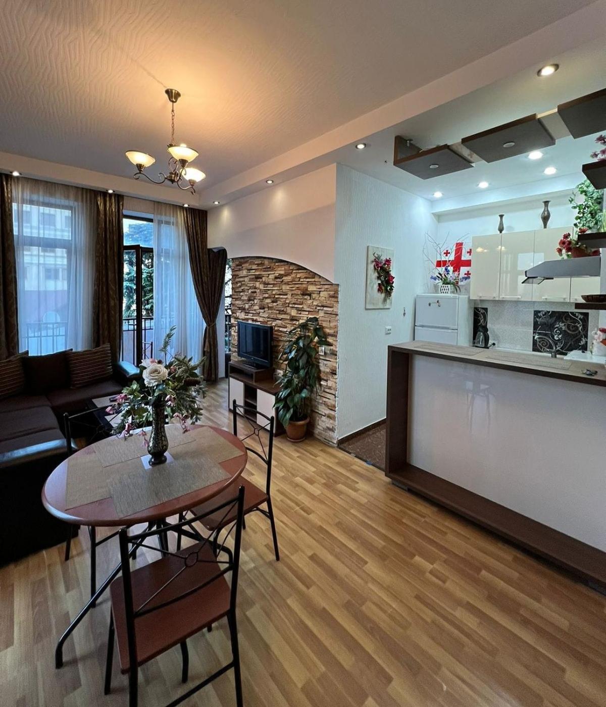 Cozy Apartment In The City Center Mtatsminda Tbilisi Exterior photo